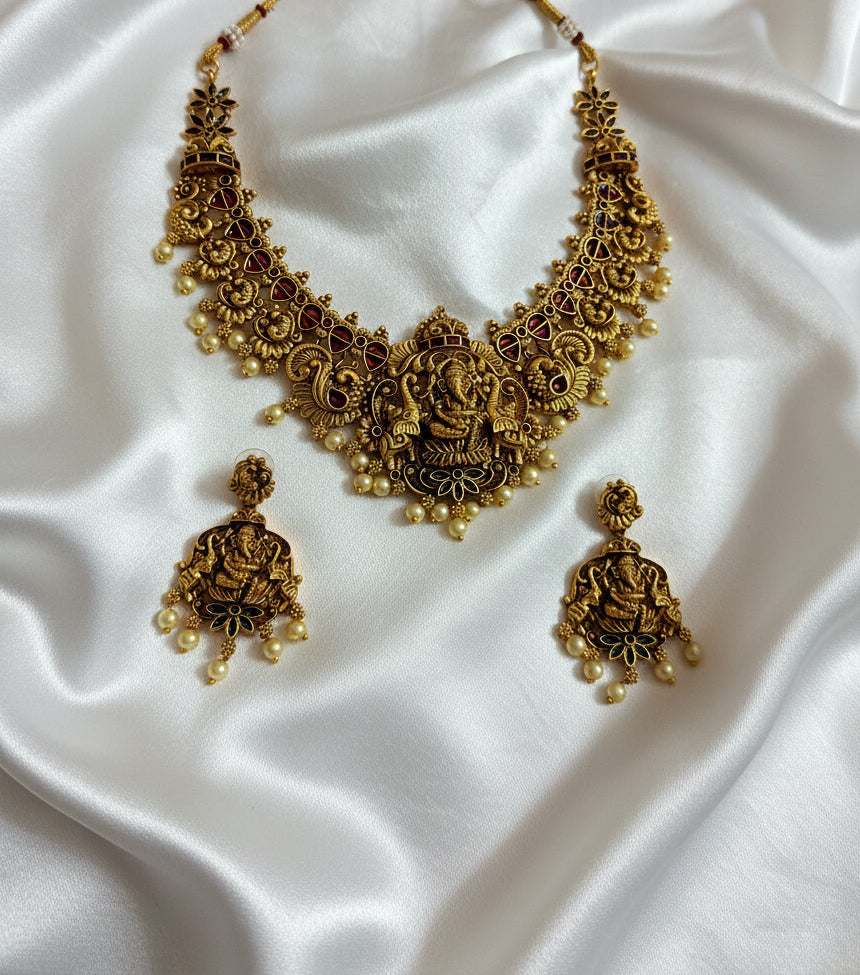 MARVELLOUS GANESHA DESIGN HAARAM SET