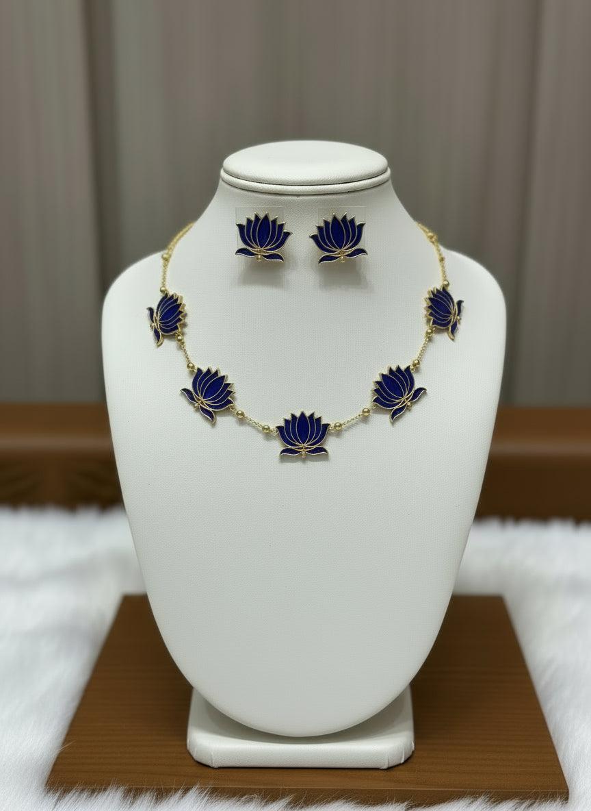 Trending Lotus Chocker Set