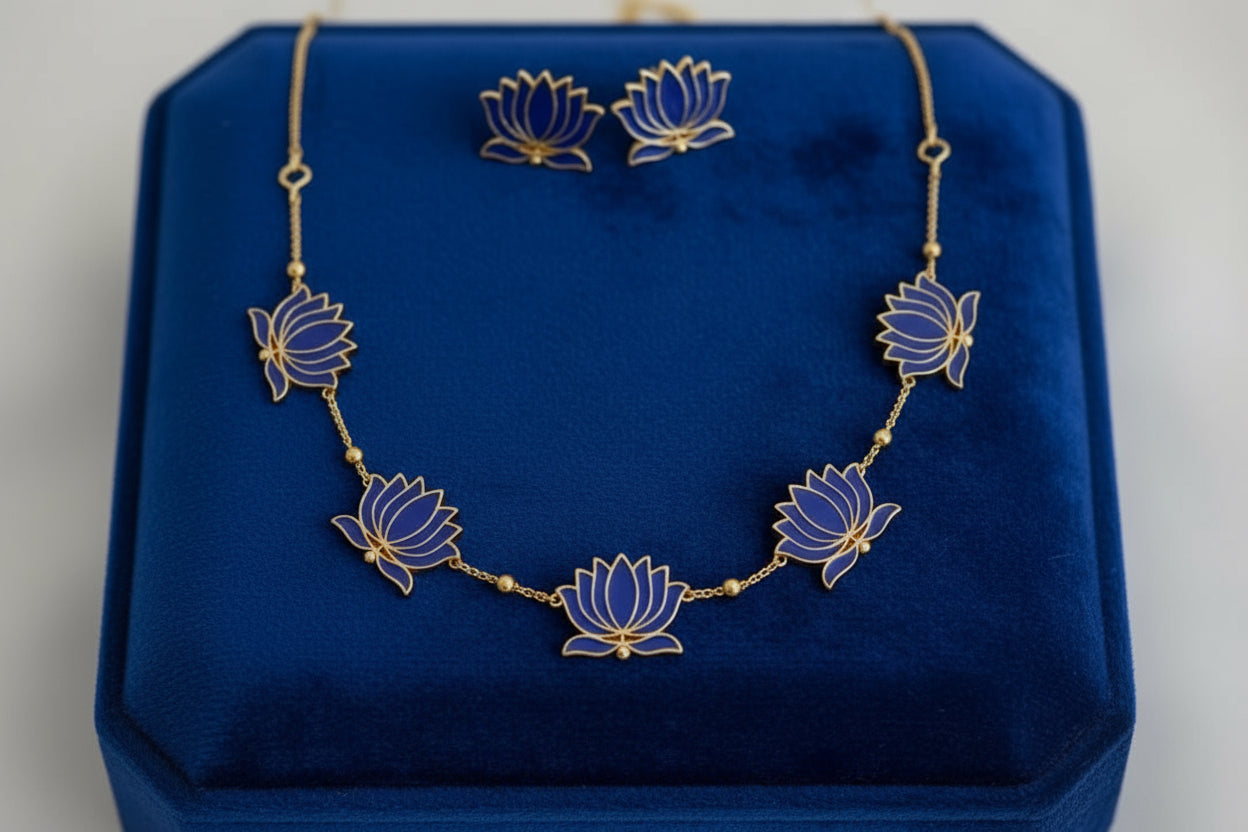 Trending Lotus Chocker Set