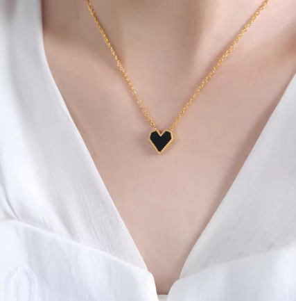 LOVE PENDANT| ANTI TARNISHED